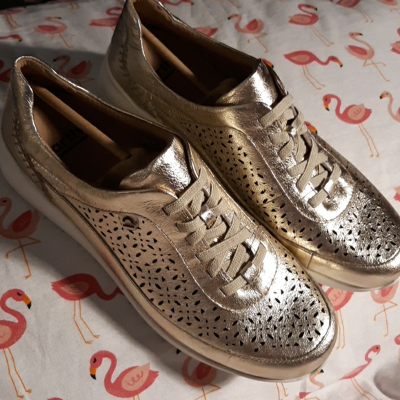 earth shoes nimble viva